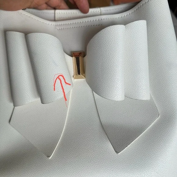 🛍️ Crossi cute bow bag never used. Measurements posted. - Picture 3 of 14